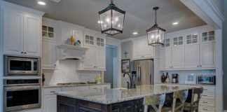 Kamień, metal, drewno