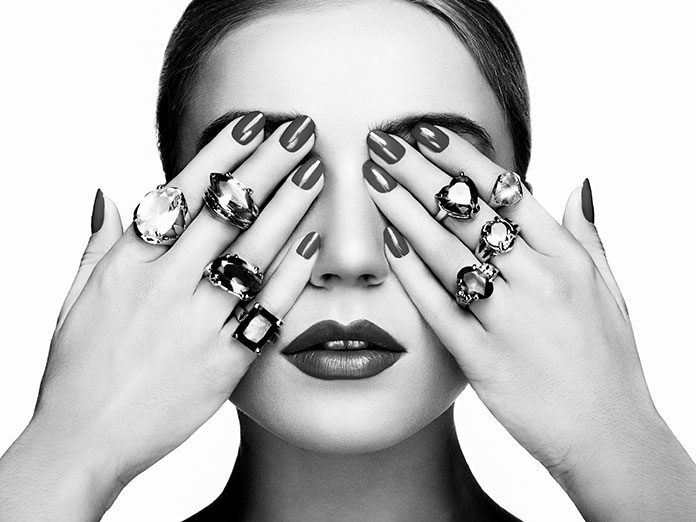 Sprawdź, co zrobić, aby twoja biżuteria lśniła efektownym blaskiem przez długie lata!