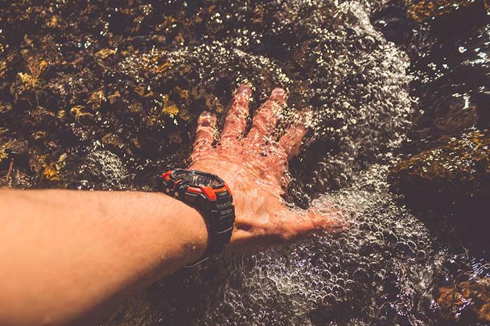 Wodoszczelny zegarek na lata. Co zrobić, żeby działał jak najdłużej?