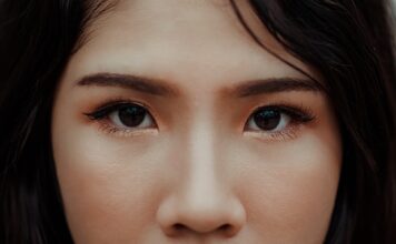 Jak zmyć henne z brwi?