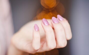 Jak zdjąć tipsy? Jak zdjąć tipsy?