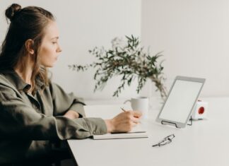 Jakie są wady i zalety pracy w domu? praca w domu