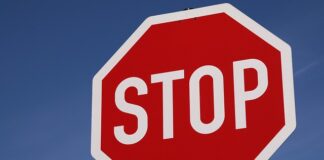 Czy samym ciągnikiem siodłowym można jechać na zakazie w Polsce?