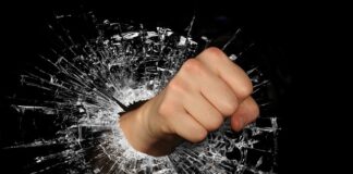 Czy można jeździć z rozbitym reflektorem?