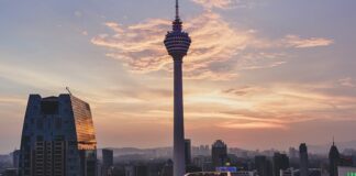 Czym kleić tapicerkę?