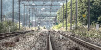 Jak wykończyć próg przy drzwiach wejściowych?