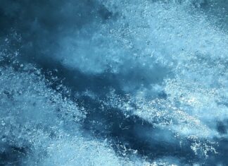 Czy można jeździć bez górnej osłony silnika?