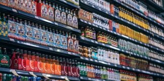 Czy soda kaustyczna niszczy rury?