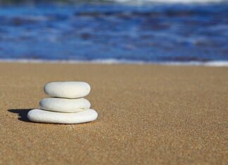 Jak pozbyć się kamienia z szyby prysznicowej?