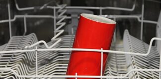 Czy zmywarkę się myje?