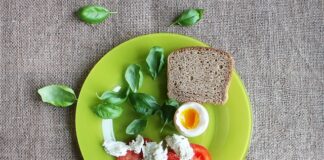 Jakie zioła do sałatki z pomidorów?