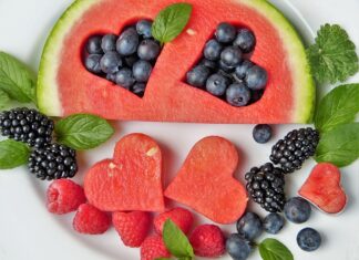 Jak usunąć zagniecenia z kurtki?