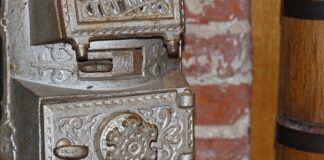 Jakie drzwiczki do paleniska wędzarni?